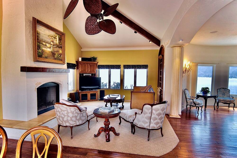 Photo of Bedroom in Lake Elsinore