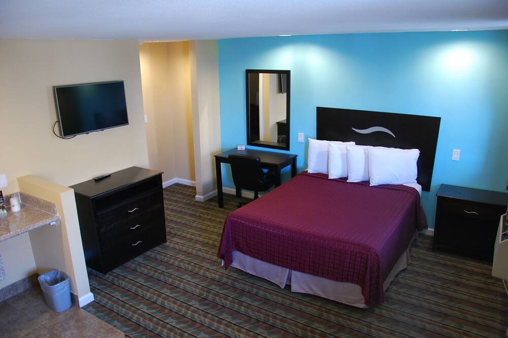 Photo of Bedroom in Midway-Pacific Highway