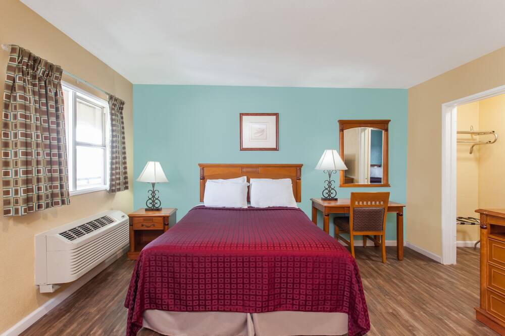 Photo of Bedroom in Midway-Pacific Highway