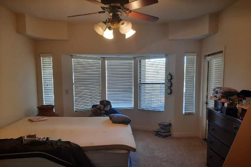Photo of Bedroom in Yosemite Lakes