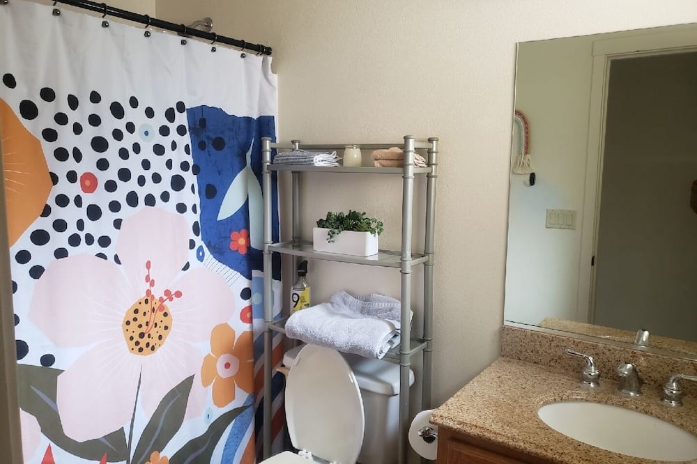 Photo of Bathroom in Yosemite Lakes