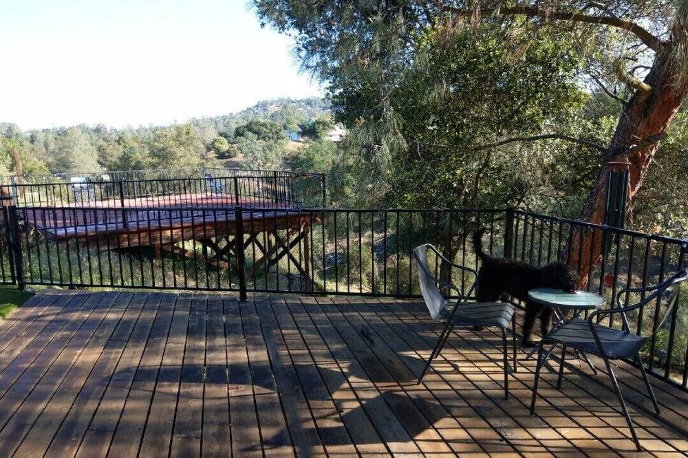 Photo of Patio Balcony in Yosemite Lakes