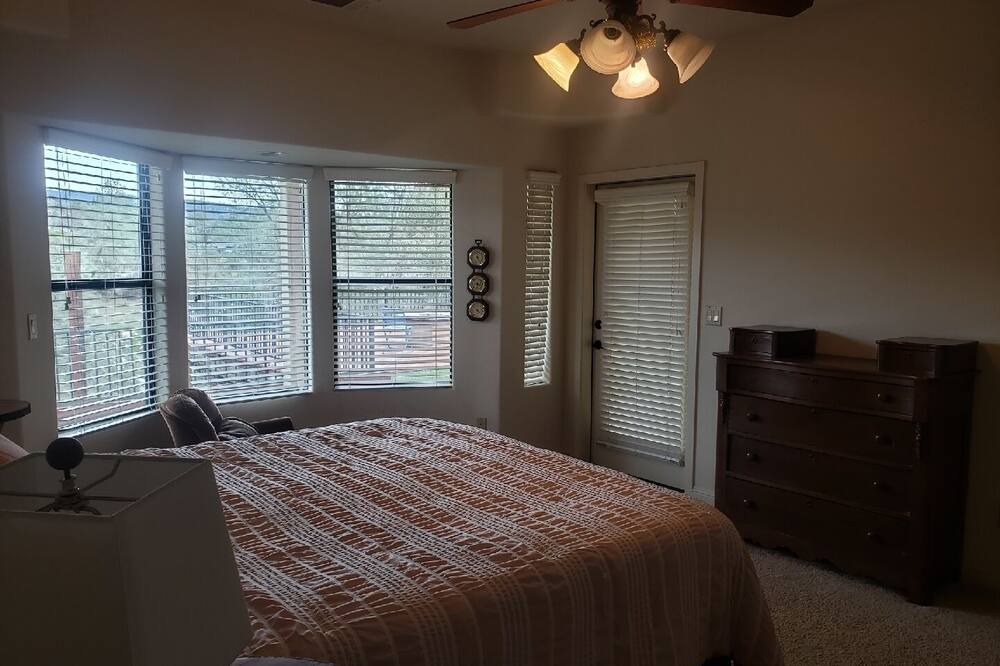 Photo of Bedroom in Yosemite Lakes