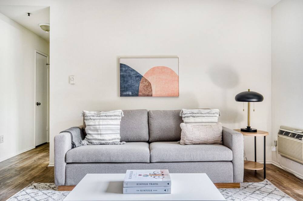 Photo of Livingroom in Shoreline West