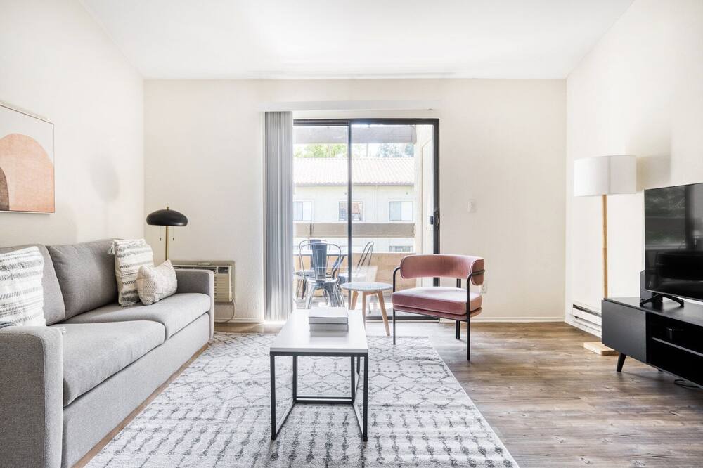 Photo of Livingroom in Shoreline West