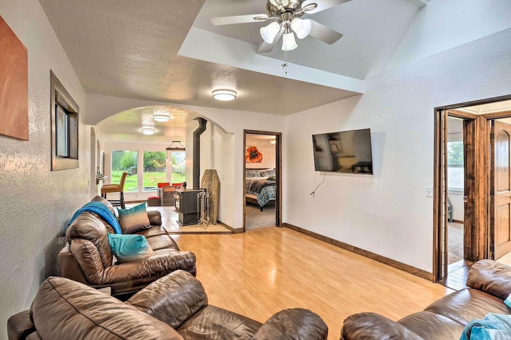 Photo of Livingroom in Crescent City