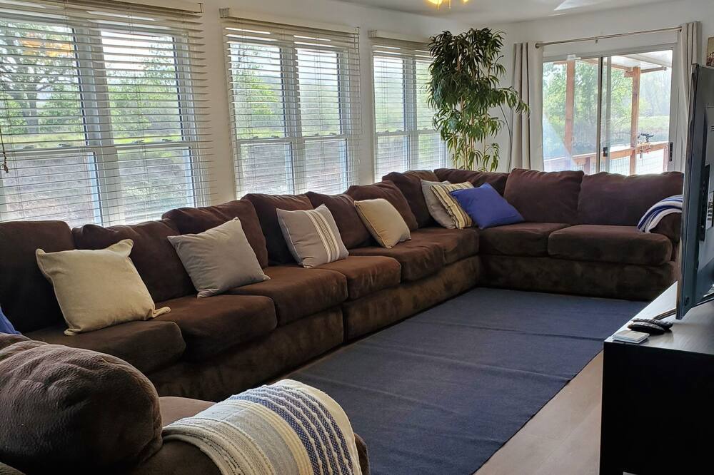 Photo of Livingroom in Clearlake