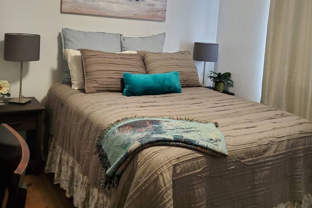 Photo of Bedroom in Clearlake