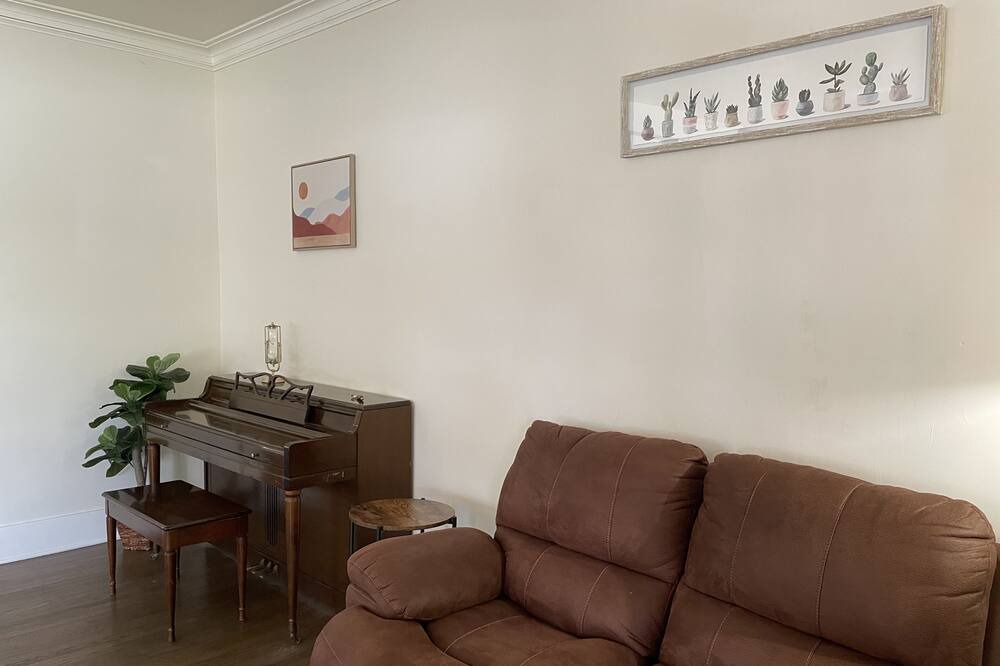 Photo of Livingroom in Ontario
