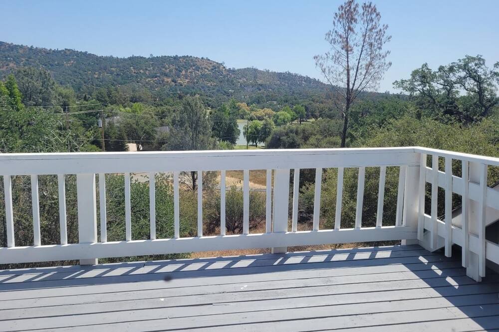 Photo of Patio Balcony in Yosemite Lakes