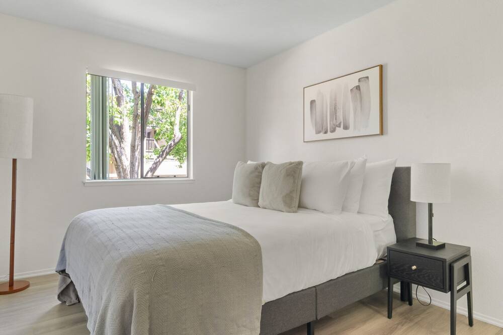 Photo of Bedroom in Shoreline West