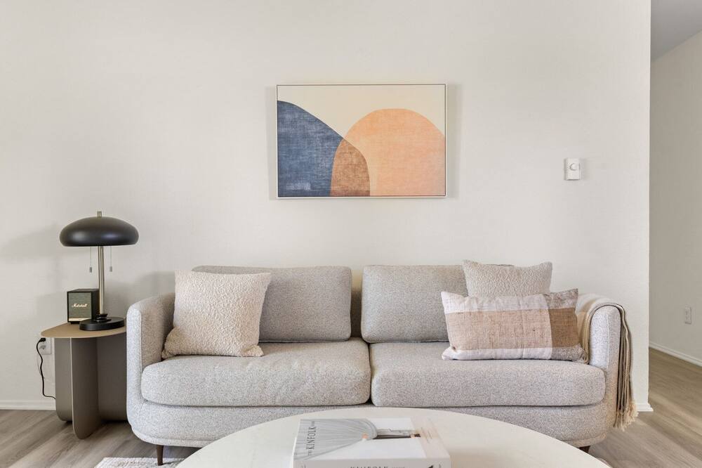 Photo of Livingroom in Shoreline West