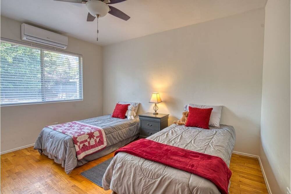 Photo of Bedroom in Kernville