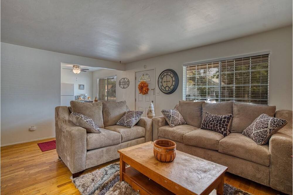 Photo of Livingroom in Kernville