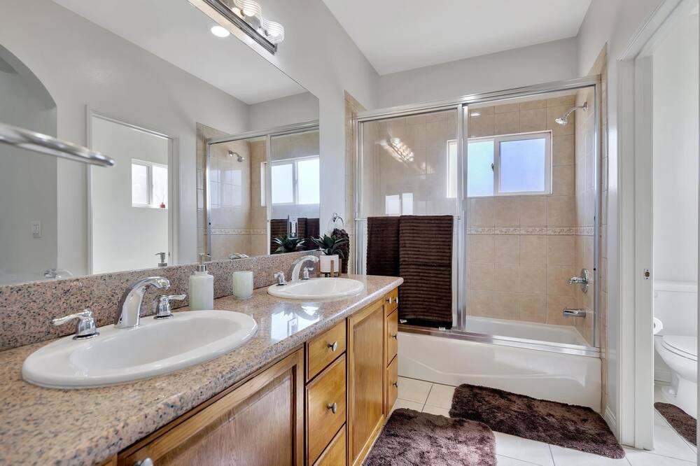 Photo of Bathroom in Pico Rivera