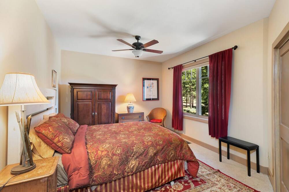 Photo of Bedroom in Gold Mountain