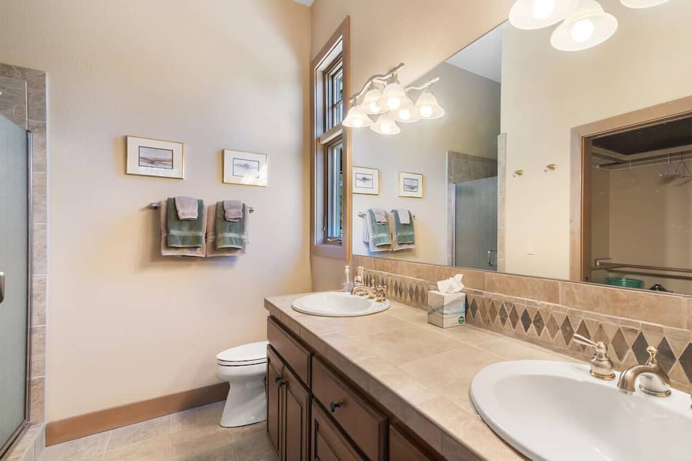 Photo of Bathroom in Gold Mountain