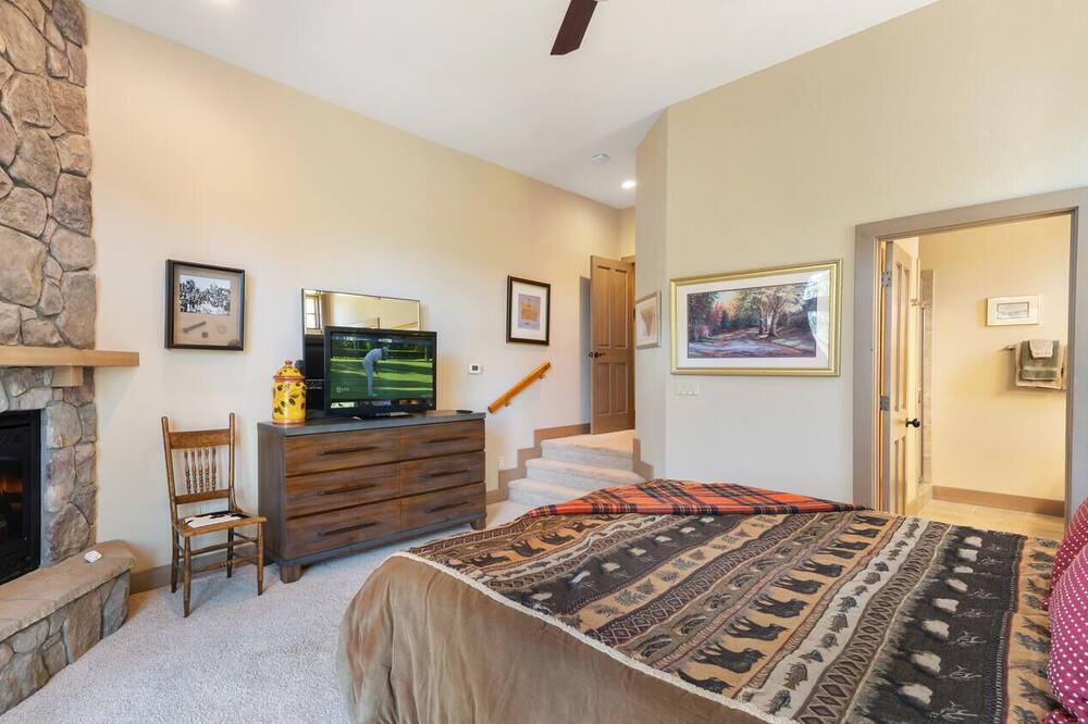 Photo of Bedroom in Gold Mountain