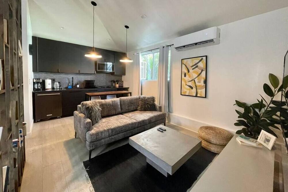 Photo of Livingroom in Ladera Heights
