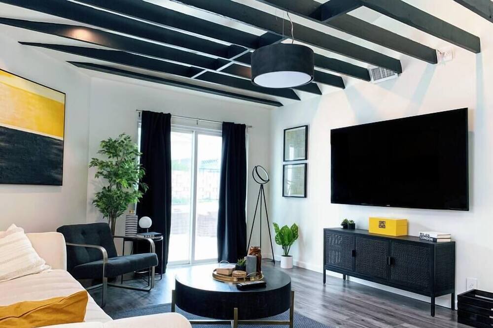 Photo of Livingroom in Ladera Heights
