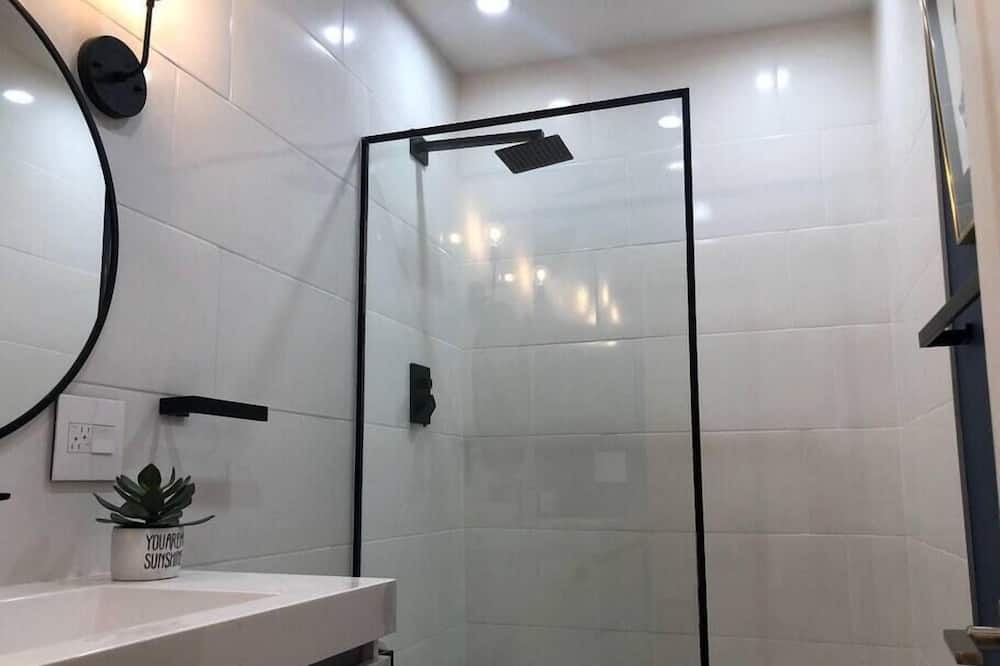 Photo of Bathroom in Ladera Heights
