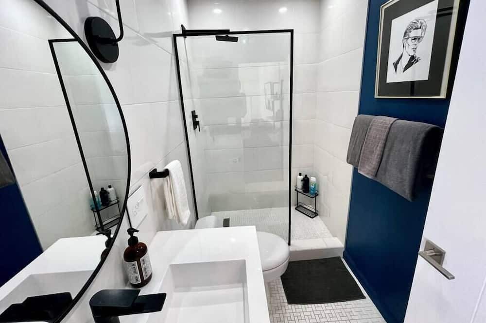 Photo of Bathroom in Ladera Heights