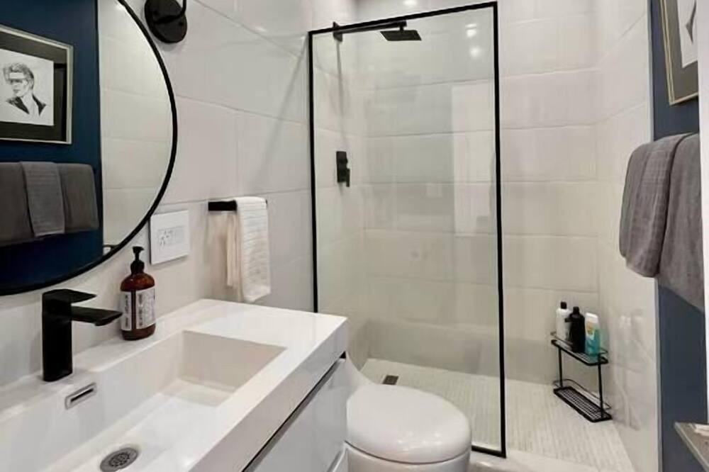Photo of Bathroom in Ladera Heights