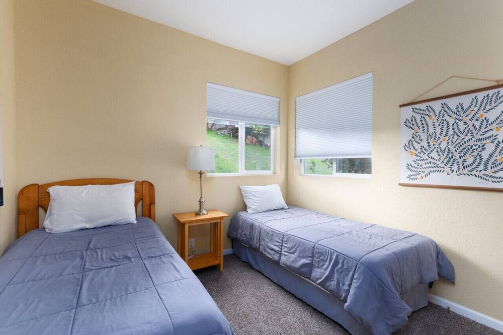 Photo of Bedroom in Crestline