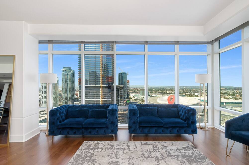 Photo of Livingroom in Commerce