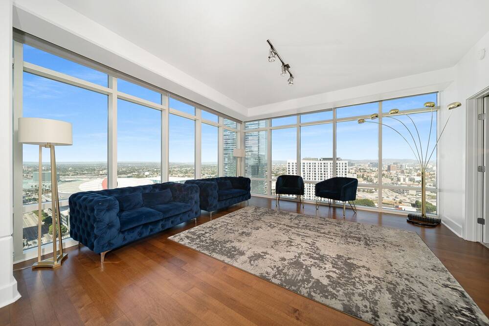 Photo of Livingroom in Commerce