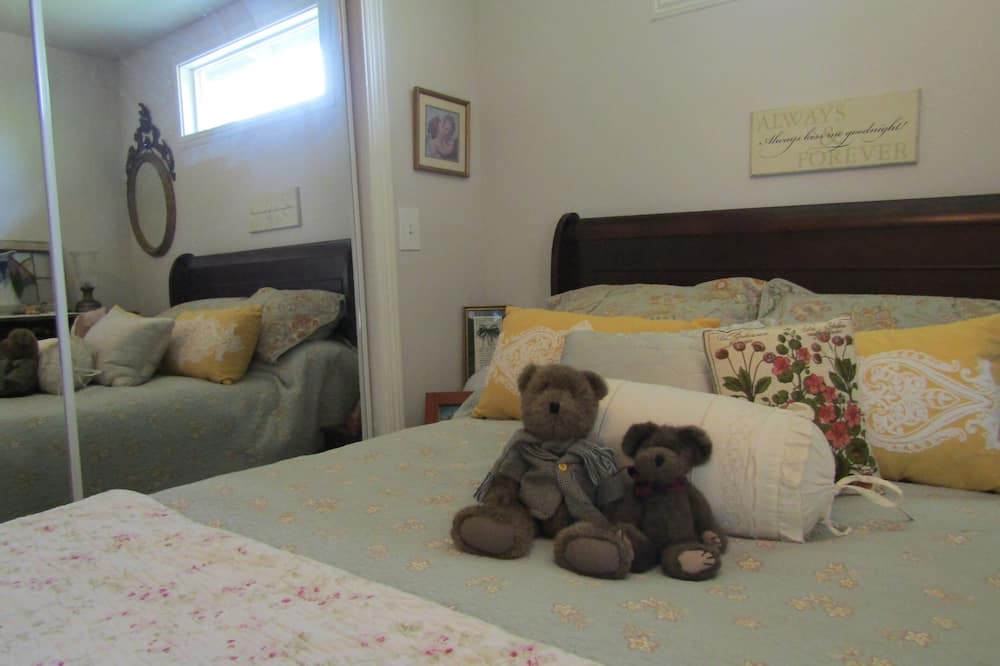 Photo of Bedroom in Orangevale