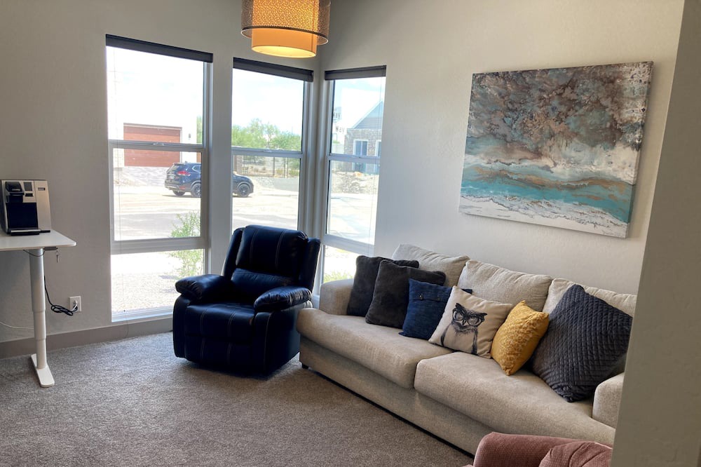 Photo of Livingroom in South Mountain