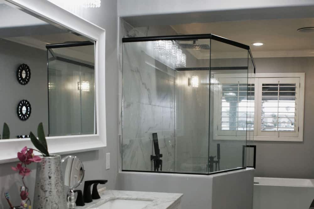Photo of Bathroom in Discovery Bay
