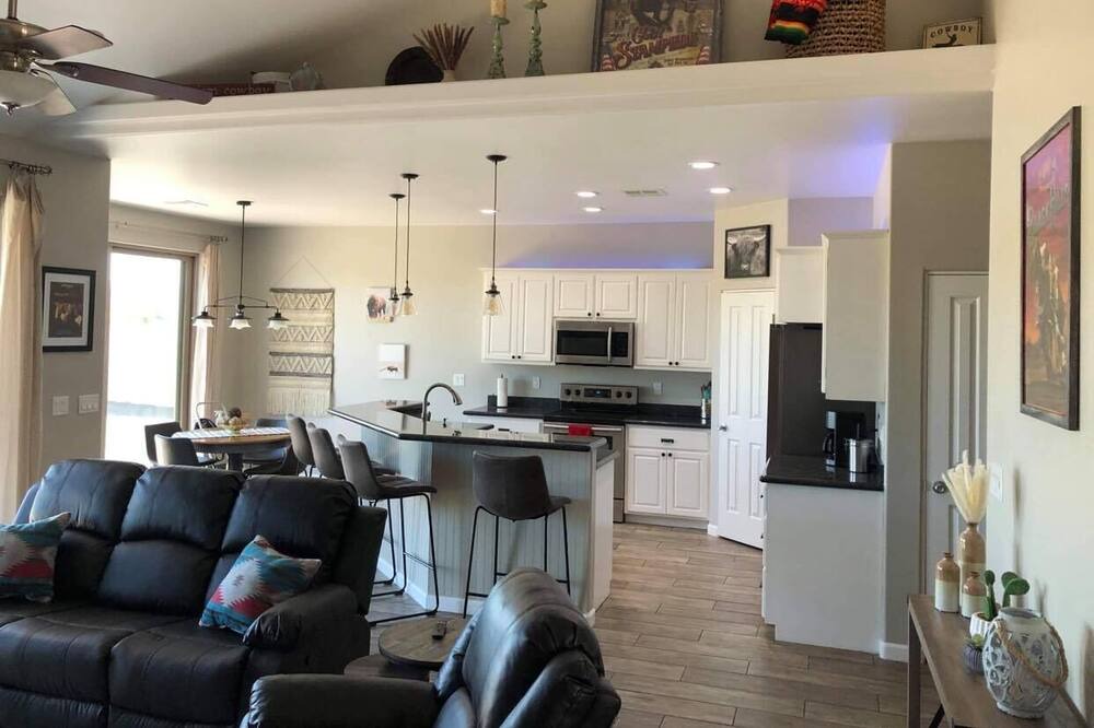 Photo of Livingroom in Wickenburg