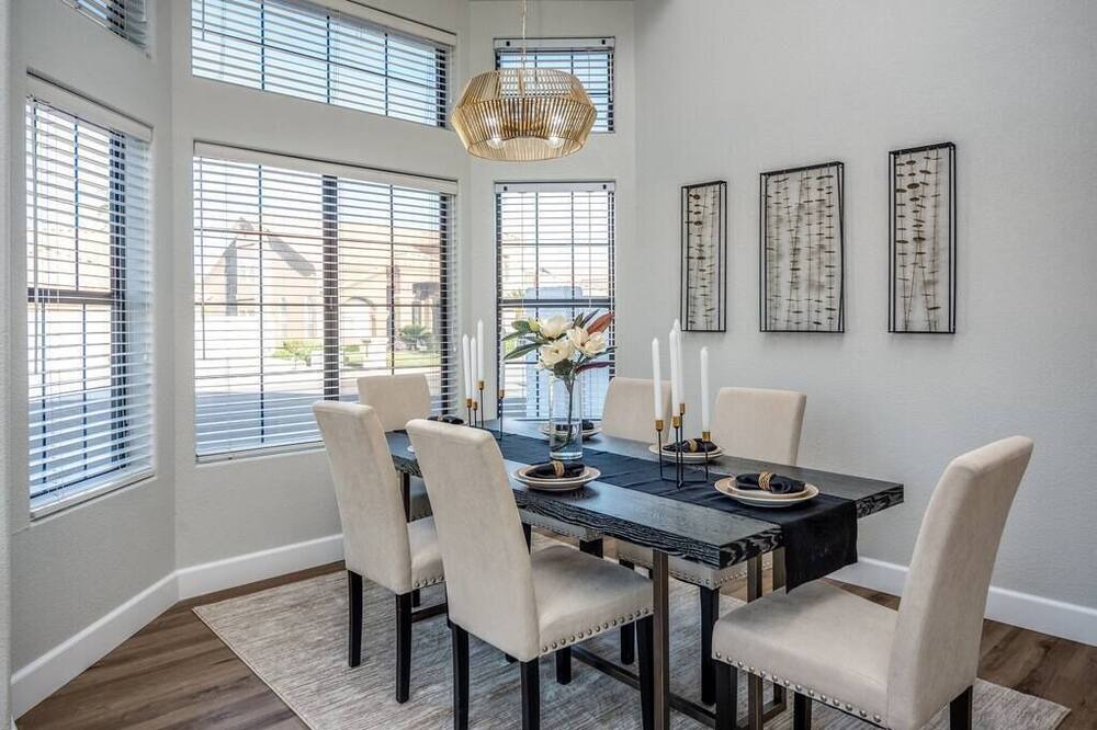 Photo of Livingroom in Val Vista Lakes