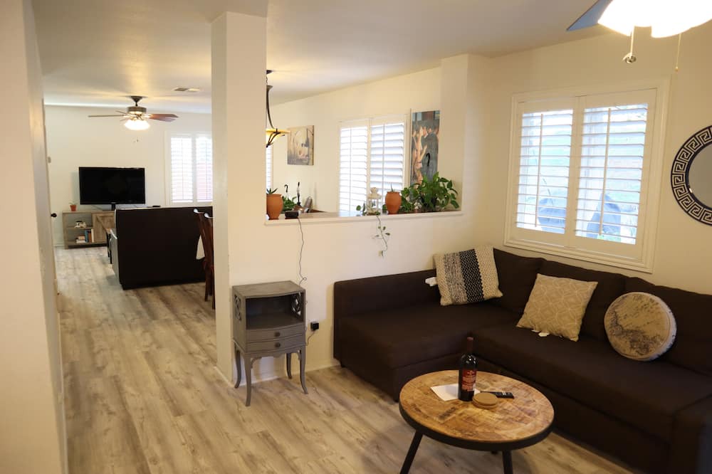 Photo of Livingroom in Lake Elsinore