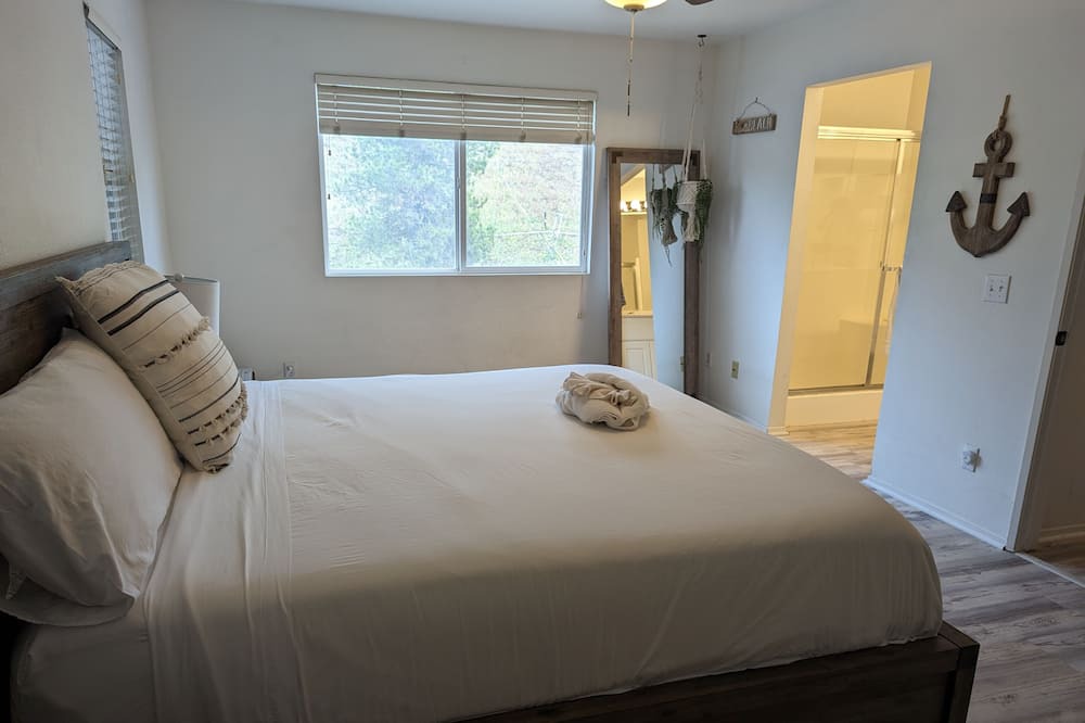 Photo of Bedroom in Lake Elsinore