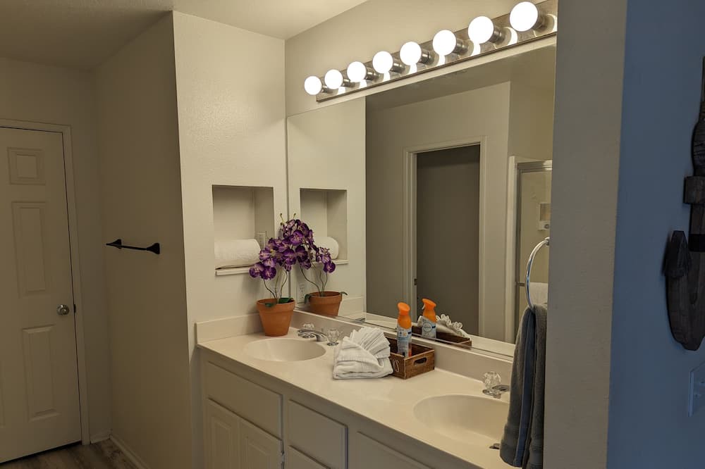 Photo of Bathroom in Lake Elsinore