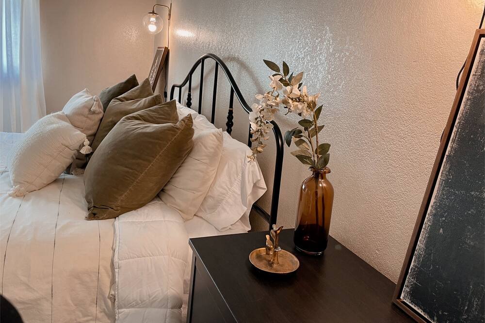 Photo of Bedroom in Yosemite Lakes