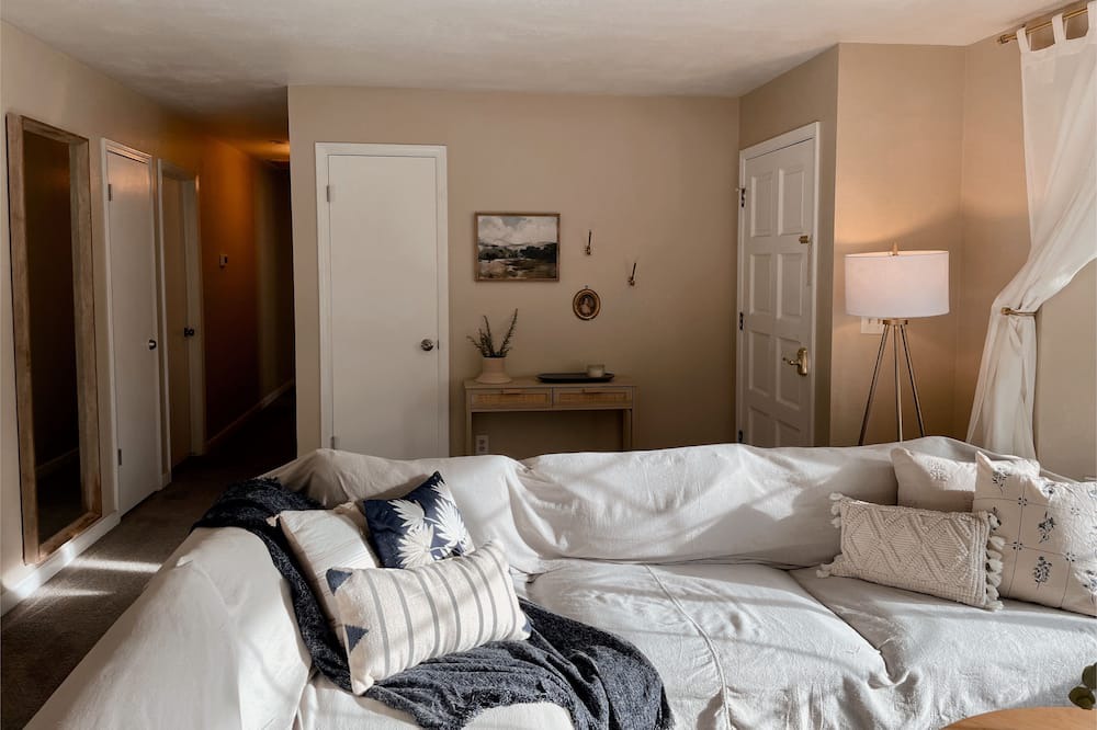 Photo of Bedroom in Yosemite Lakes