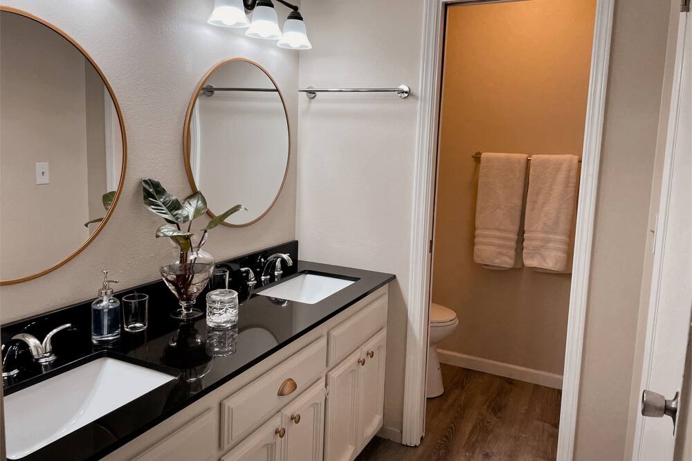 Photo of Bathroom in Yosemite Lakes