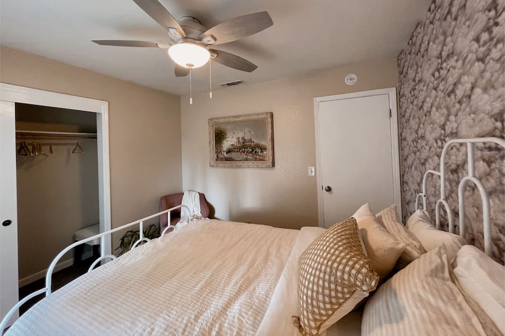 Photo of Bedroom in Yosemite Lakes