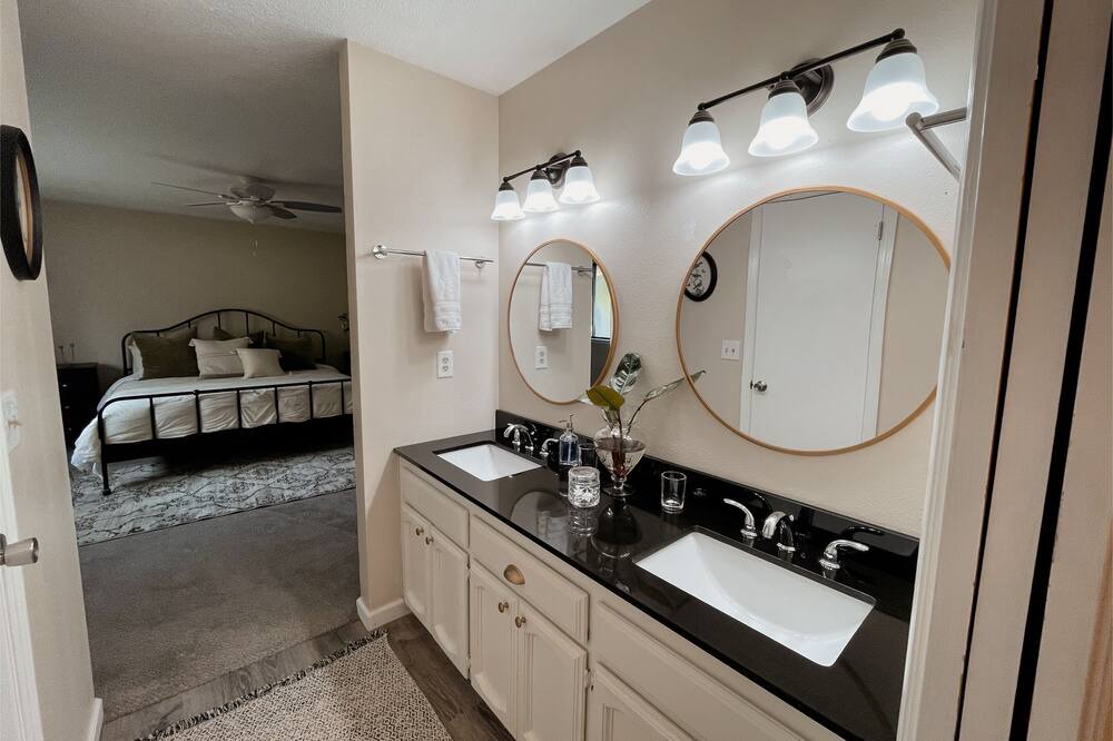 Photo of Bathroom in Yosemite Lakes