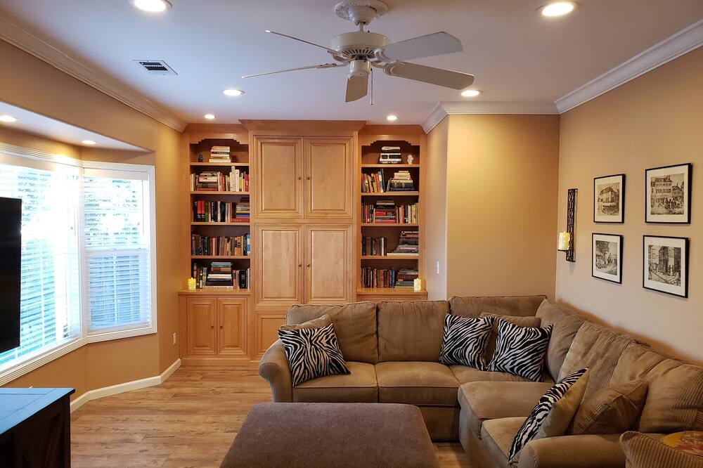 Photo of Livingroom in Napa