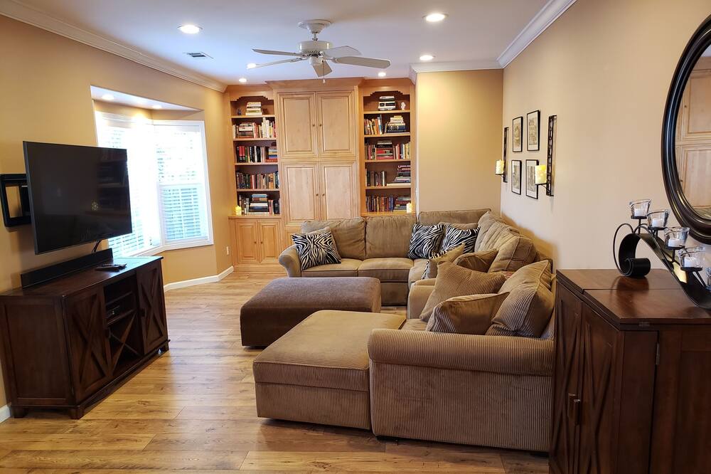Photo of Livingroom in Napa