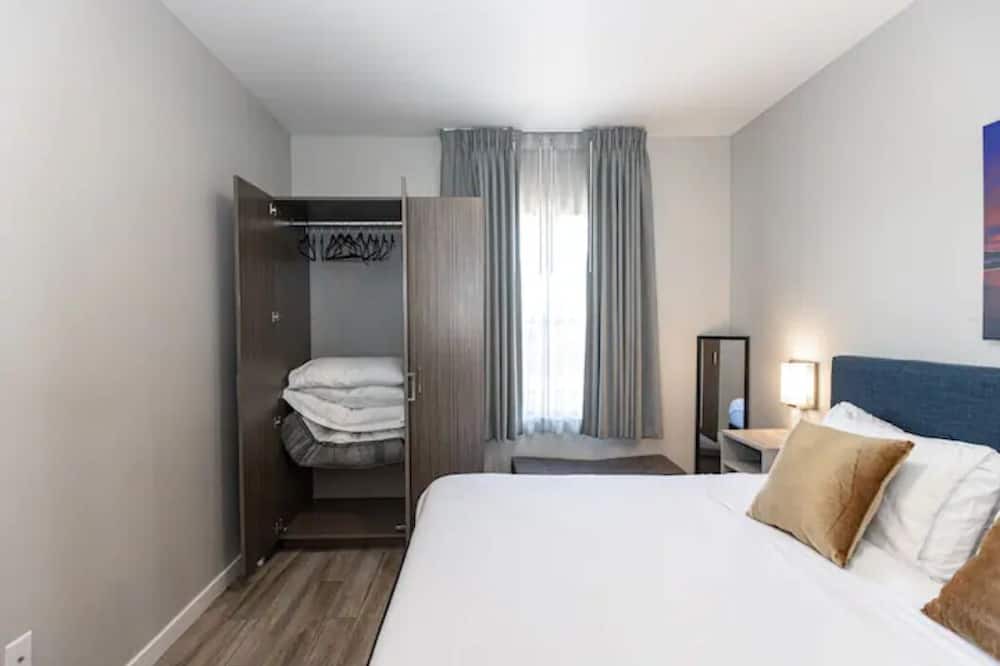 Photo of Bedroom in Midway District
