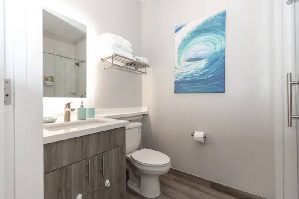 Photo of Bathroom in Midway District