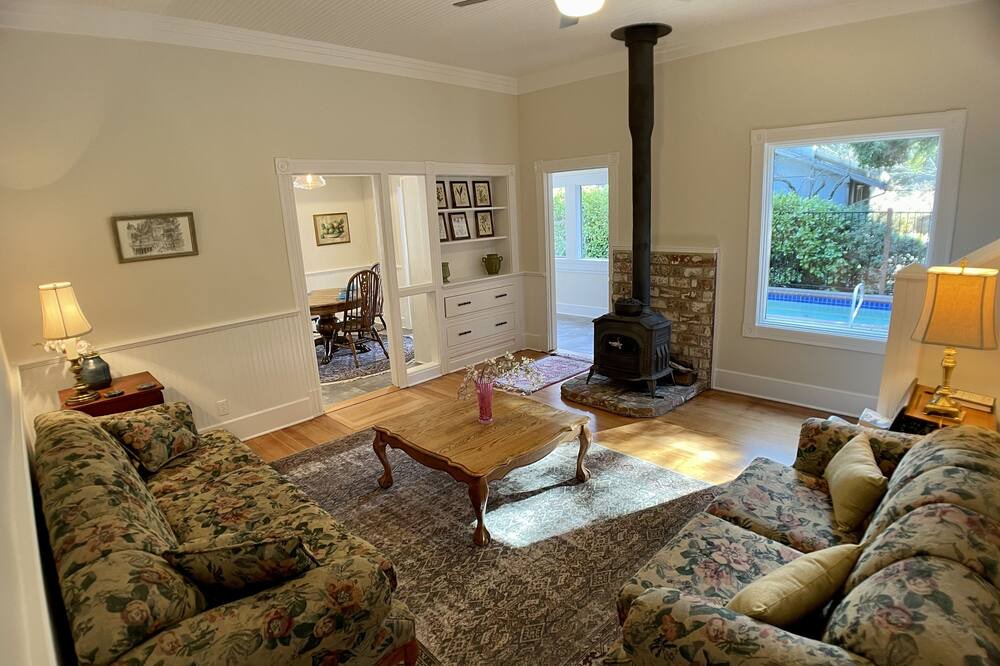 Photo of Livingroom in Nevada City