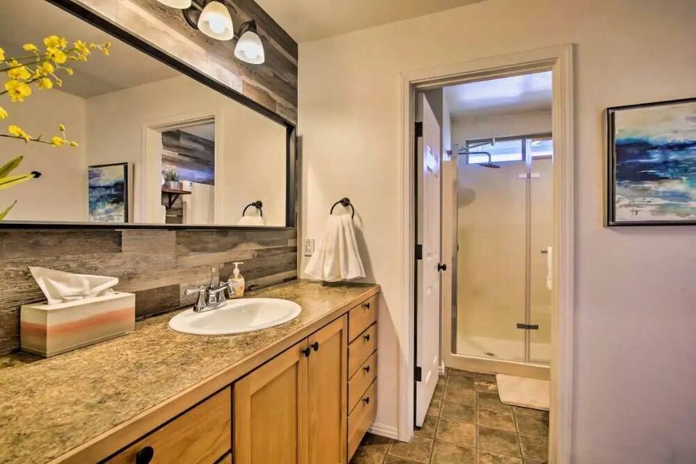 Photo of Bathroom in Kelseyville