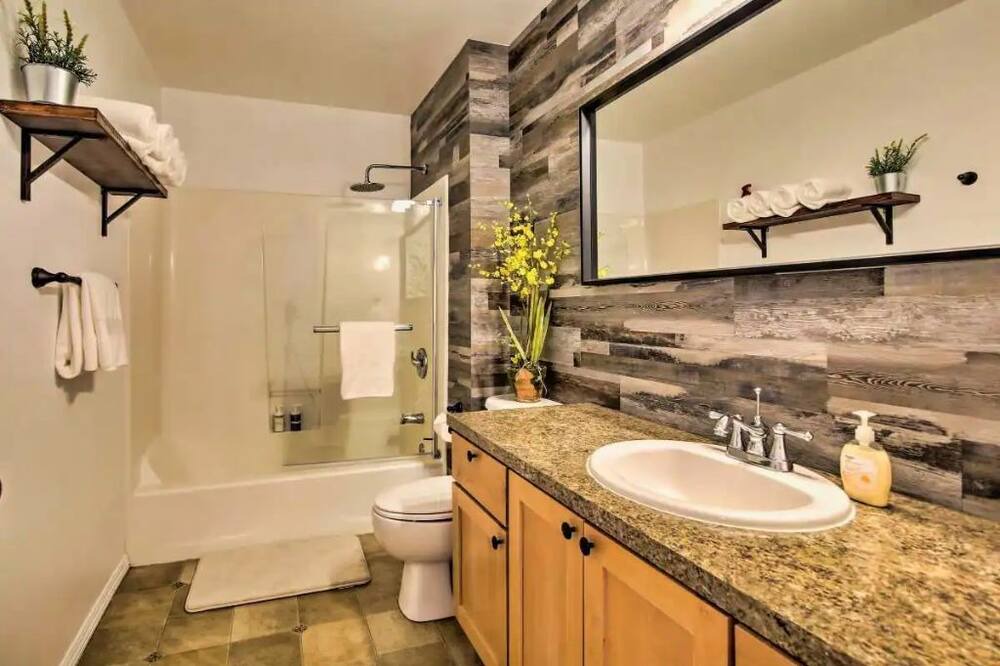 Photo of Bathroom in Kelseyville